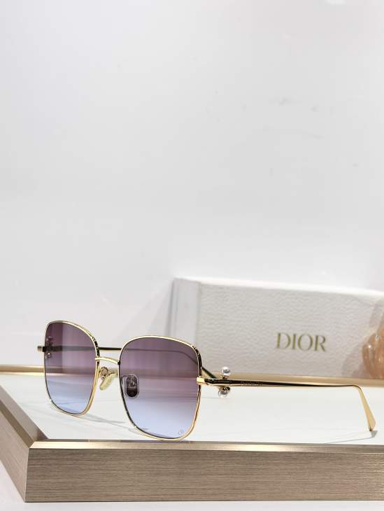 Picture of Dior Sunglasses _SKUfw76705619fw